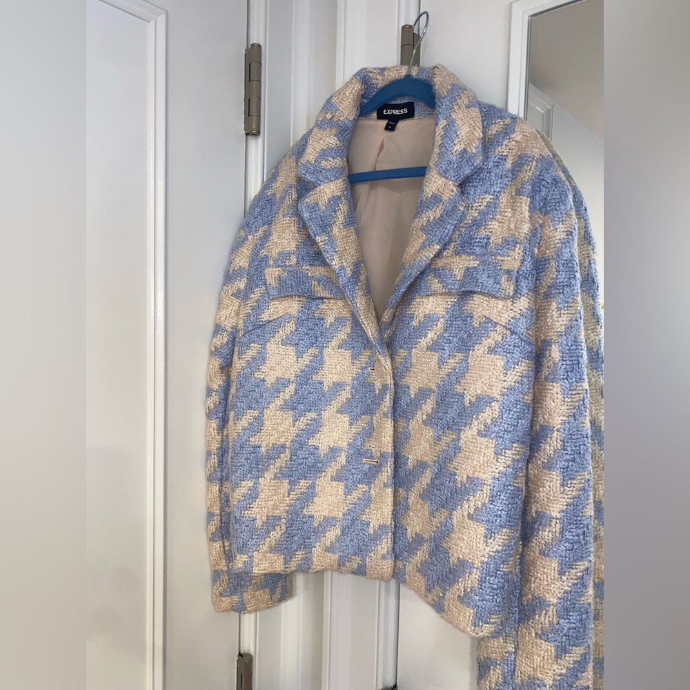 Express Women's Blue and Cream Houndstooth Blazer